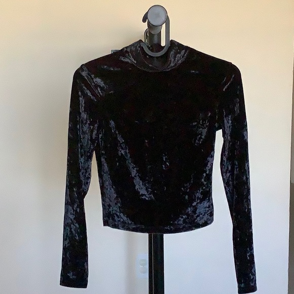 H&M Dresses & Skirts - H&M two pieces velvet skirt set